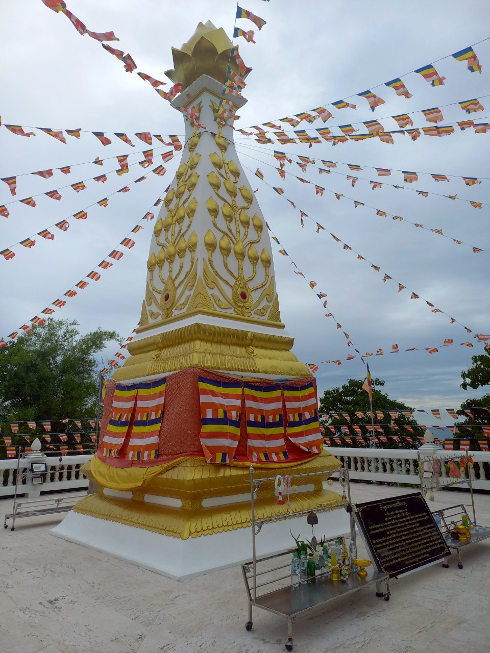 วัดเขาสนามชัย
