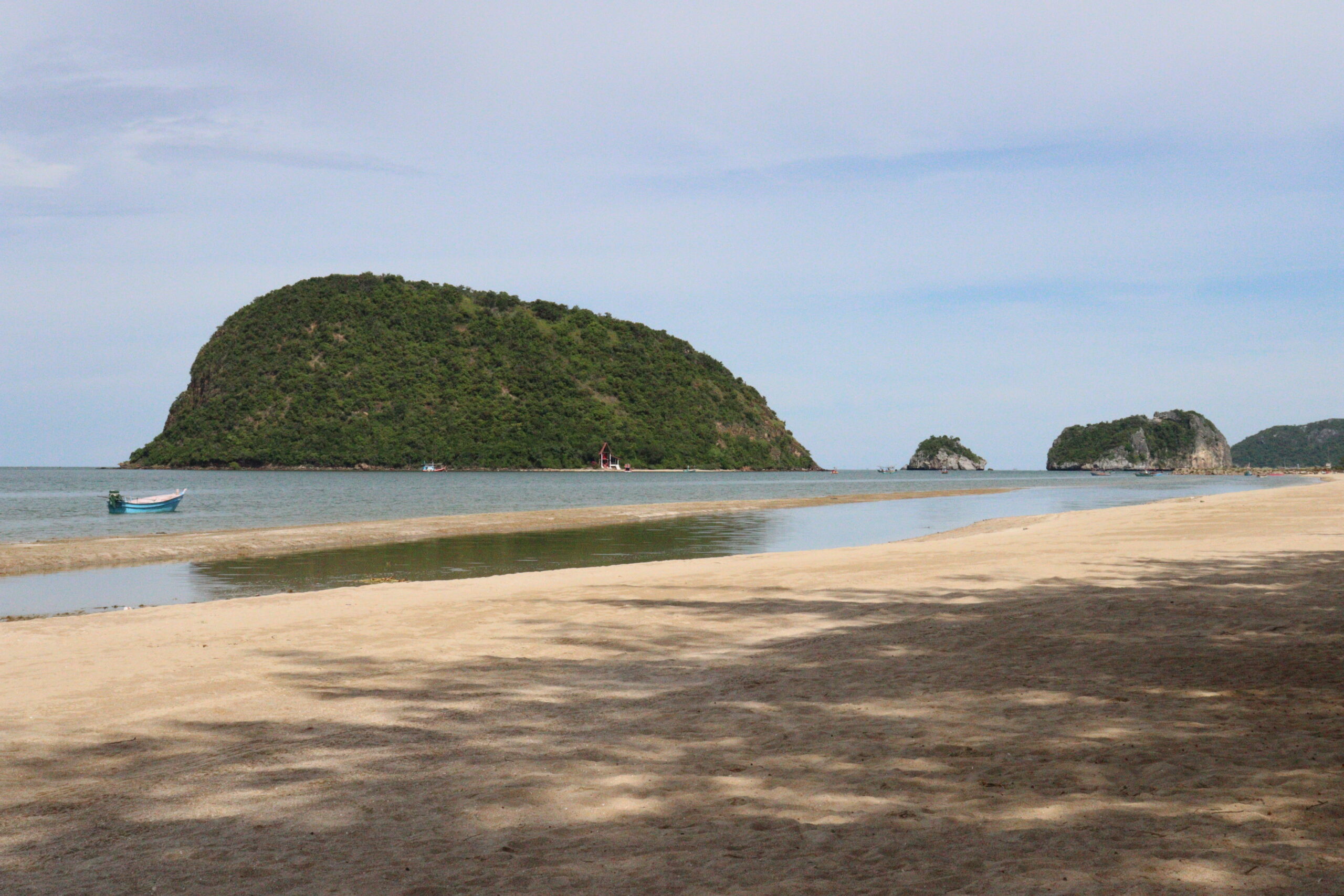 หาดสามร้อยยอด